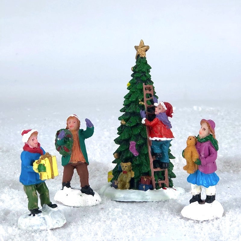 300120 Christmas tree with 3 children
