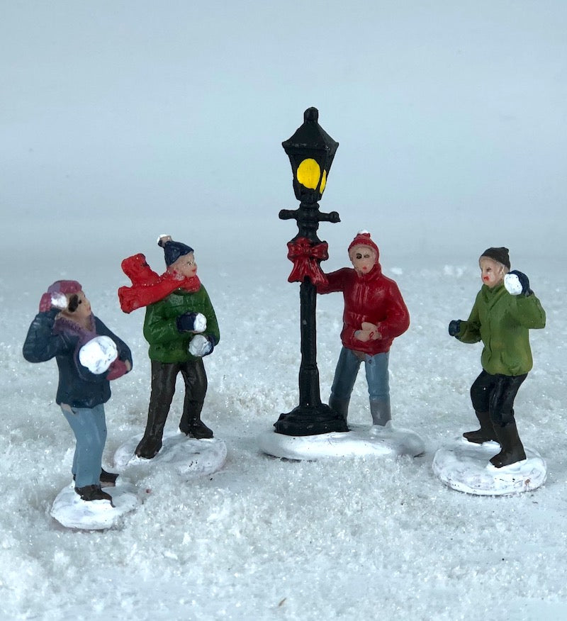 911730B Lantern with Christmas figures