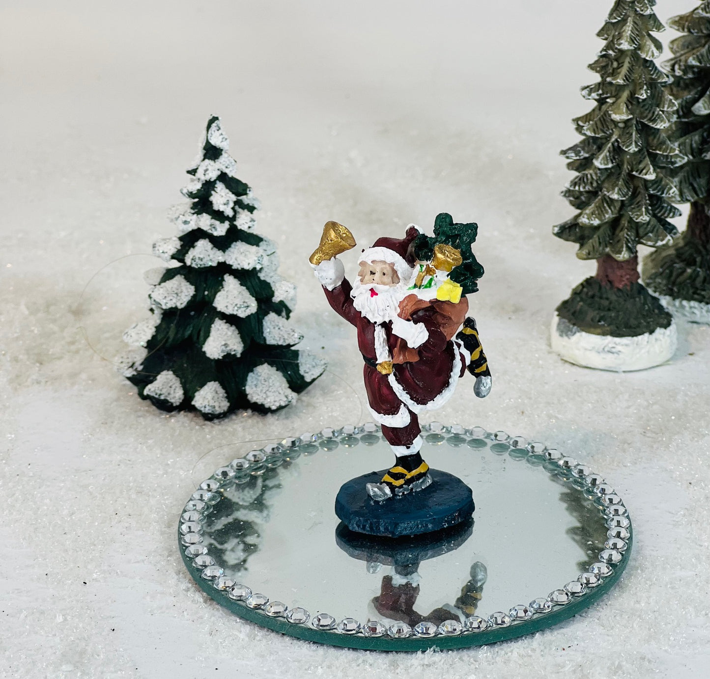 300190. Weihnachtsmann auf Schlittschuhen