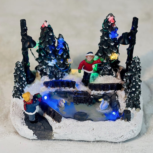 200260 Kinder spielen am Teich