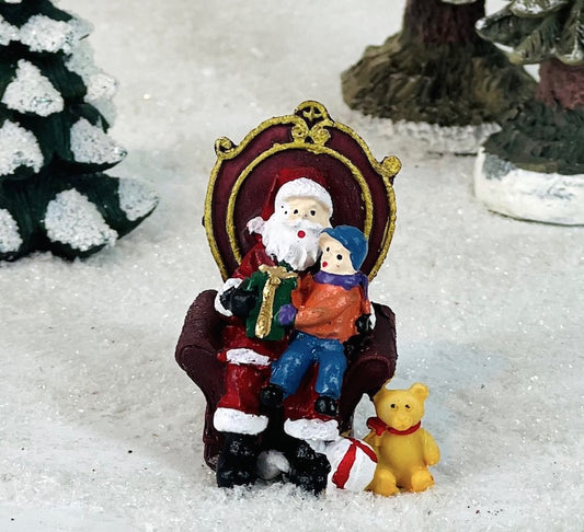 300195 Weihnachtsmann im Armsessel