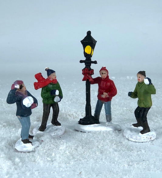911730B Lantern with Christmas figures