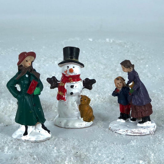 911980B Snowman and Christmas figures