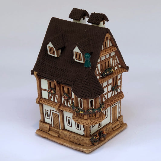 C012 Half-timbered house with bay window