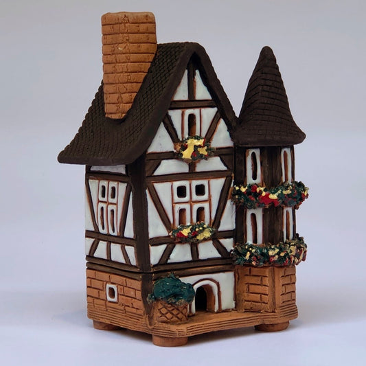 R010 Half-timbered bay window